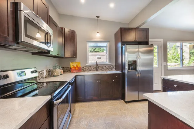 kitchen, dark cabinets, dark cabinetry, stainless steel appliances, tile, quartz counter, lighting, brown kitchen, brown dark, kitchen, kitchen, kitchen, kitchen, kitchen. Adaptable kitchen projects compared: the mistakes that keep repeating