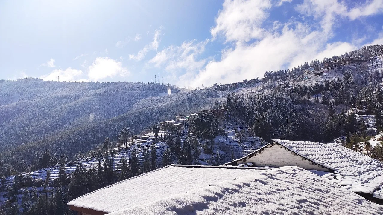 snow, architecture, hills, himalayas, mountains, himalayan architecture, snow covered hills, snow covered mountains, nature, snowfall, snowy roof. How climate changes aging in place projects: slope, shade, ventilation and backup power