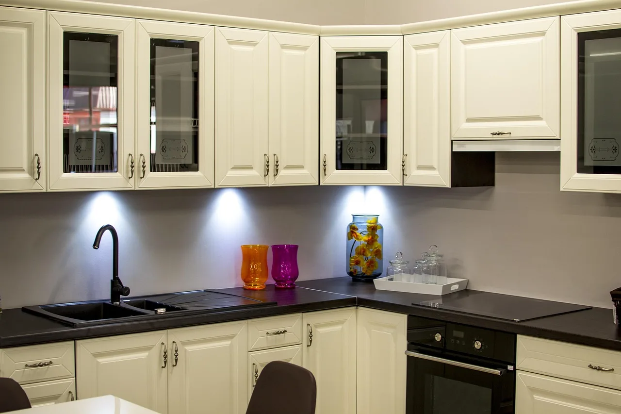 house, home, residential, rooms, kitchen, dining, cabinets, drawers, storage, lighting, table, chairs, brown home, brown house, brown kitchen, brown room, brown table, kitchen, kitchen, kitchen, kitchen, kitchen, cabinets, cabinets, cabinets. Adaptable kitchens comparison: plan the need first